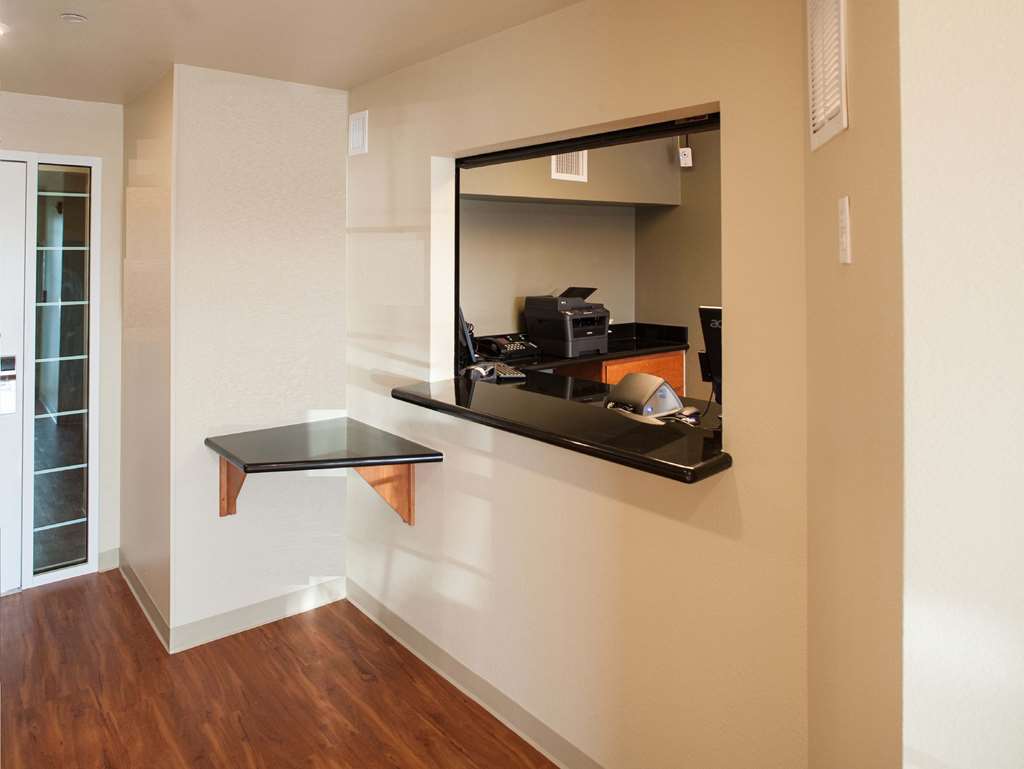 Woodspring Suites Ankeny Des Moines Interior photo